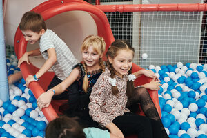 Family Park (Leninskiy rayon, mikrorayon № 9, proyezd Chernyakhovskogo, 2к1) ، مركز ترفيهي
