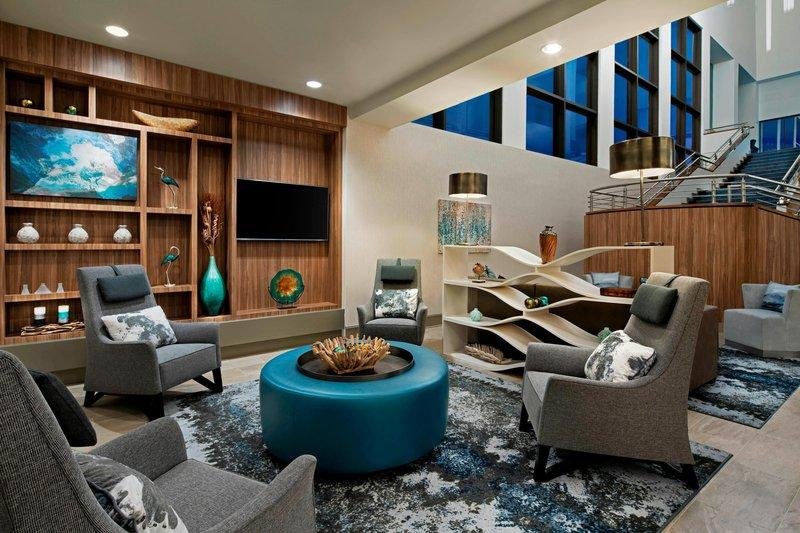 Фото Delta Hotels by Marriott Richmond Downtown