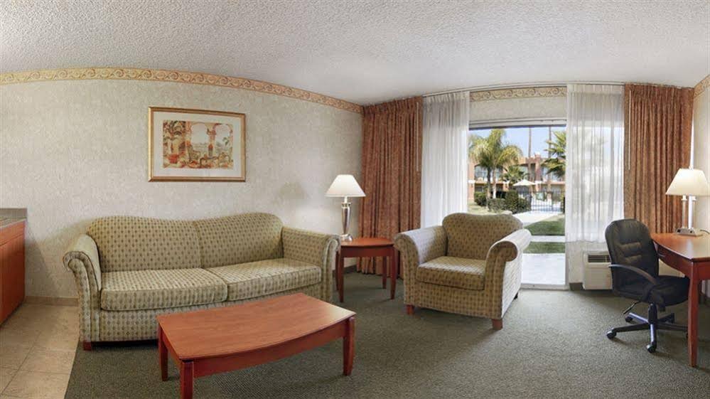 Фото Hourglass Hotel, Ascend Hotel Collection