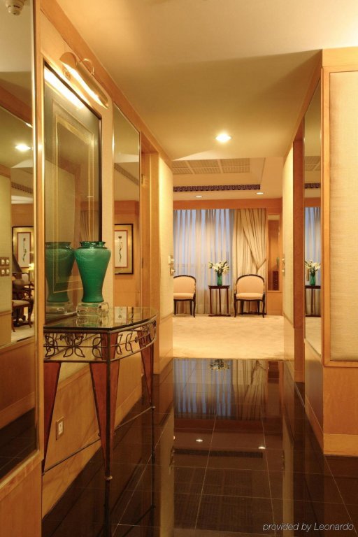 Фото New World Saigon Hotel