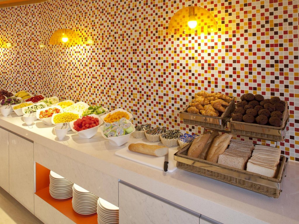 Фото Ibis Hong Kong Central And Sheung Wan 