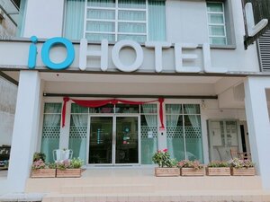 IO Hotel