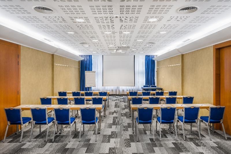 Фото Ibis Budapest Castle Hill