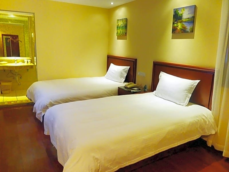 Фото GreenTree Guiyang Shifu Court Street Hotel