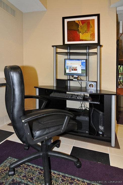 Фото Red Roof Inn Pensacola Fairgrounds