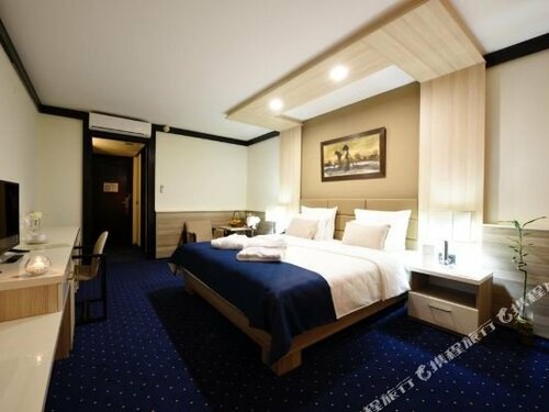 Внешний вид отеля Hotel Holiday в общине Центре, фото 4