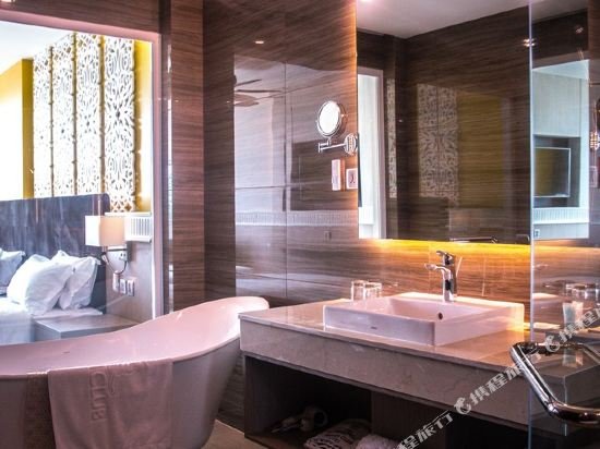 Фото The Hanoi Club Hotel & Residences