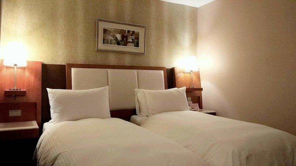 Фото Elegance Hotel Taipei