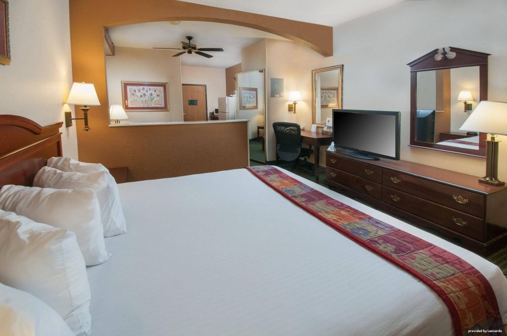Фото Best Western Alamo Suites