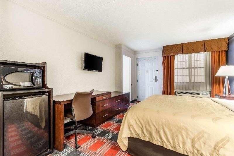 Фото Quality Inn & Suites Airport