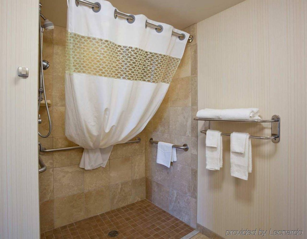 Фото Hampton Inn & Suites Madison-West