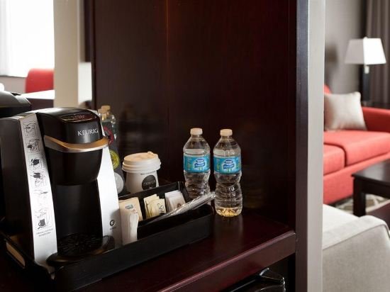 Фото Chateau Lacombe Hotel