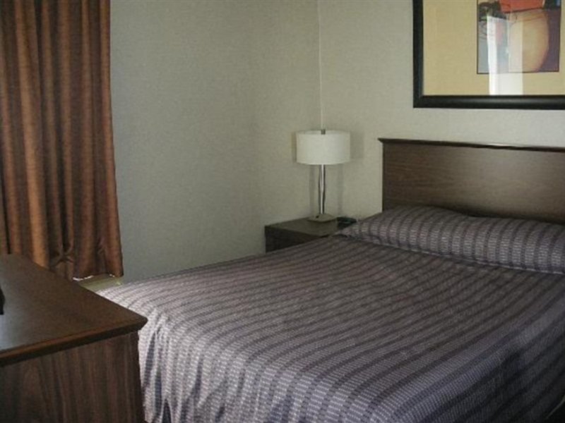 Фото Sandman Suites Vancouver-Davie Street