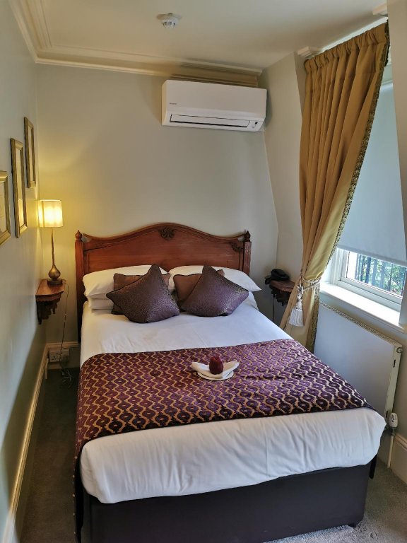 Фото Twenty Nevern Square Hotel