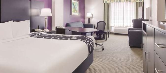 Фото Comfort Inn & Suites Cedar Hill Duncanville