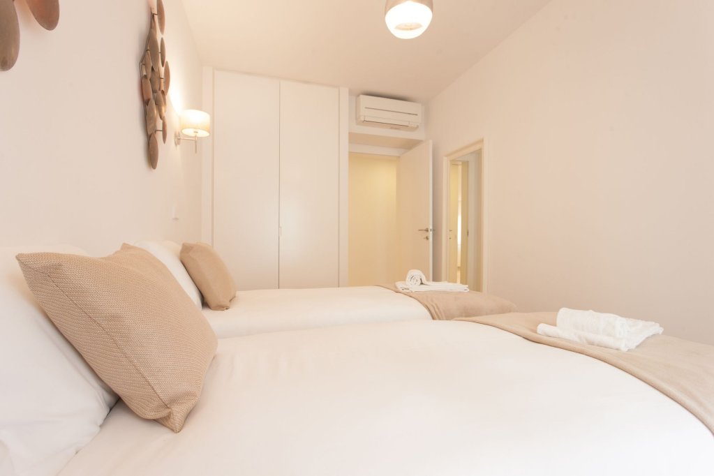 Фото Mouraria Blue Three-Bedroom Apartment w Parking - by Lu Holidays