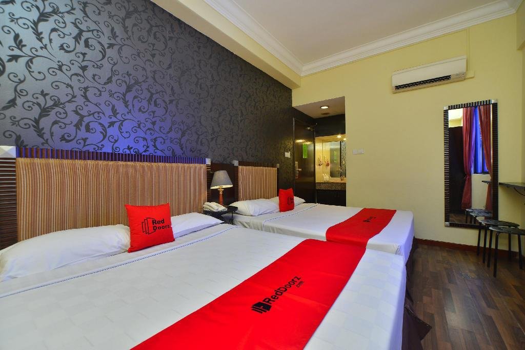 Фото RedDoorz at Aljunied