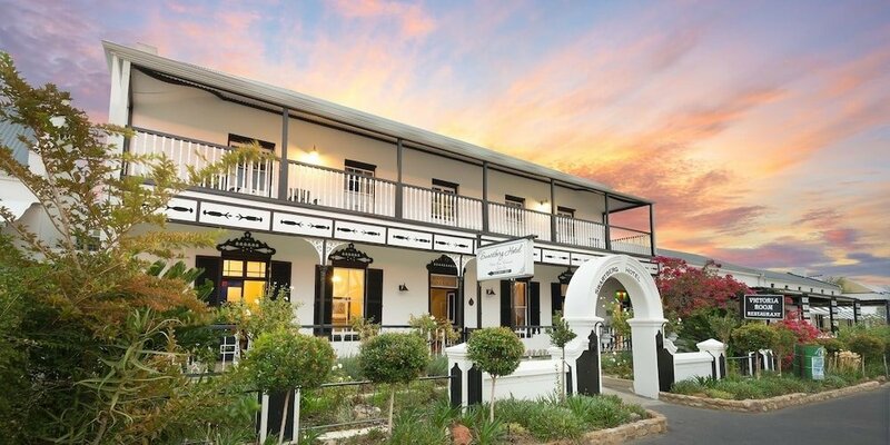 Гостиница Mont d'Or Swartberg Hotel