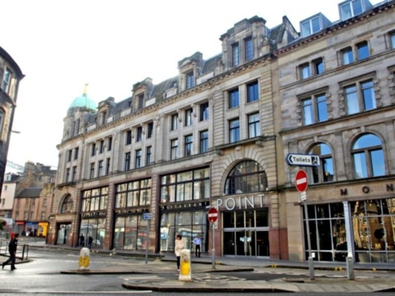 Фото DoubleTree by Hilton Edinburgh City Centre