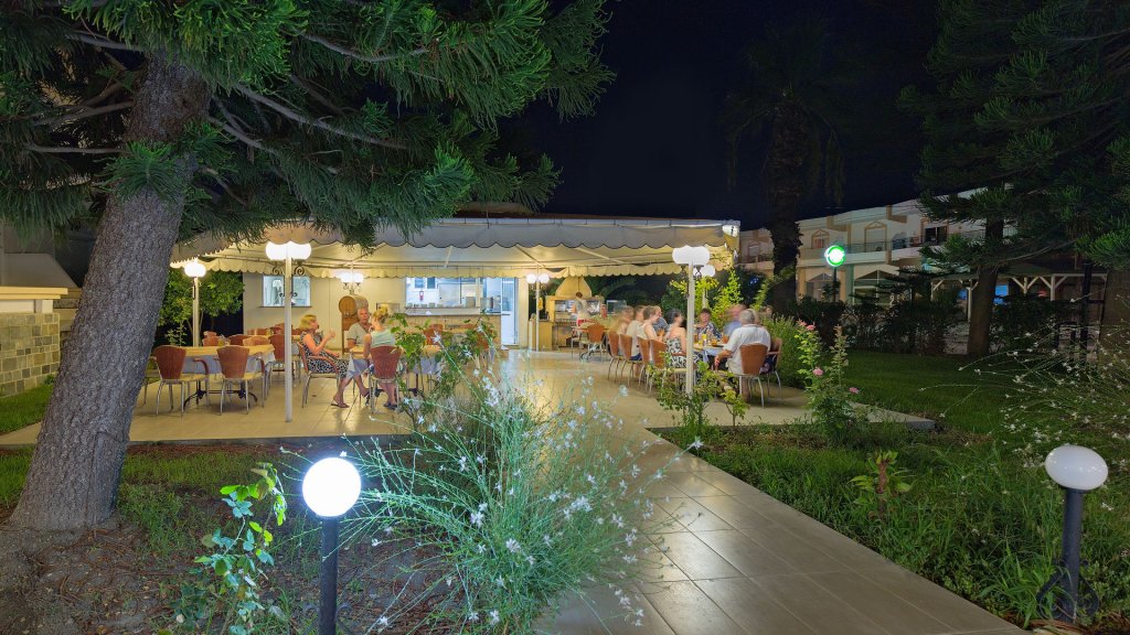 Фото Paleos Apartments