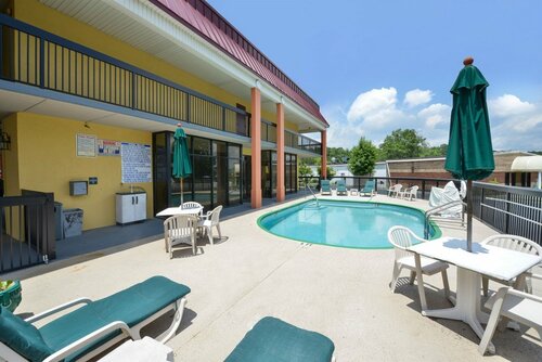 Гостиница Suburban Studios Hinesville - Fort Stewart Area в Хайнсвилле