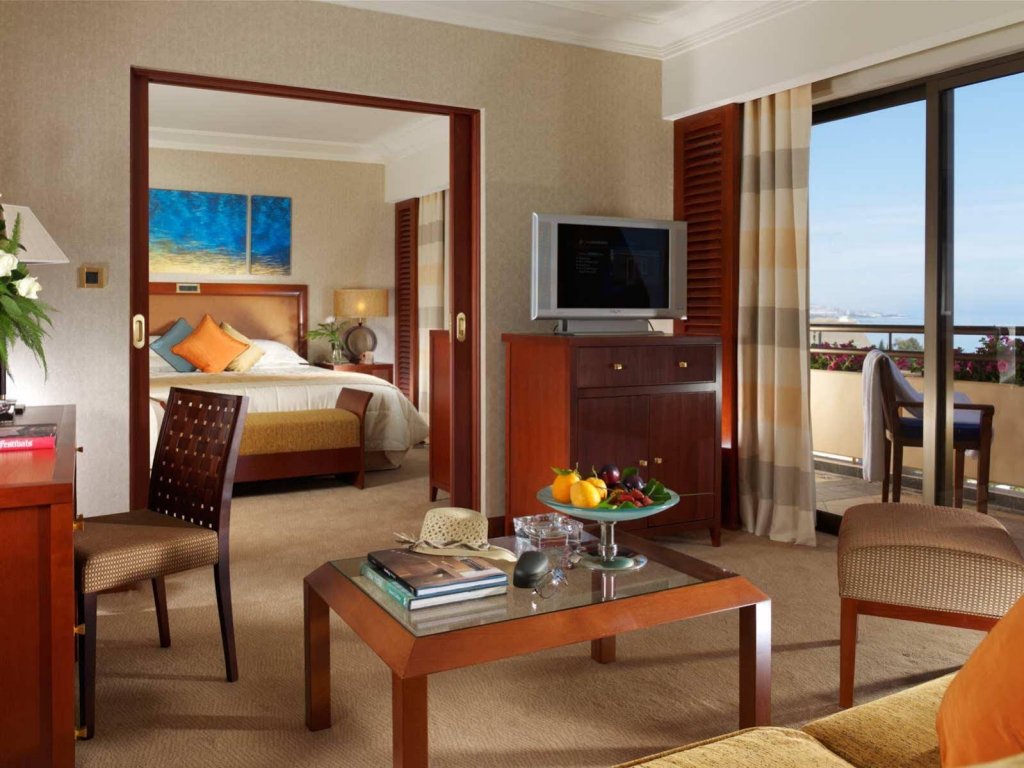 Фото Four Seasons Hotel