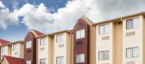 Гостиница Days Inn by Wyndham near Kansas Speedway
