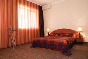 Rahat (Mańǵystaý oblysy, Aktau, mikrorayon Primorskiy-1), hotel