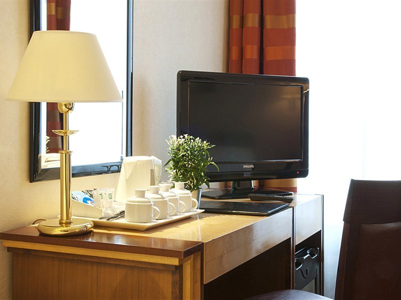 Фото Hotel Yllen Eiffel