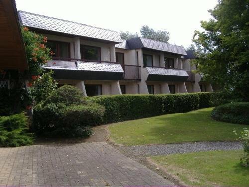 Внешний вид отеля The Originals City - Hôtel Les Caps в Ламбаль-Арморе, фото 4