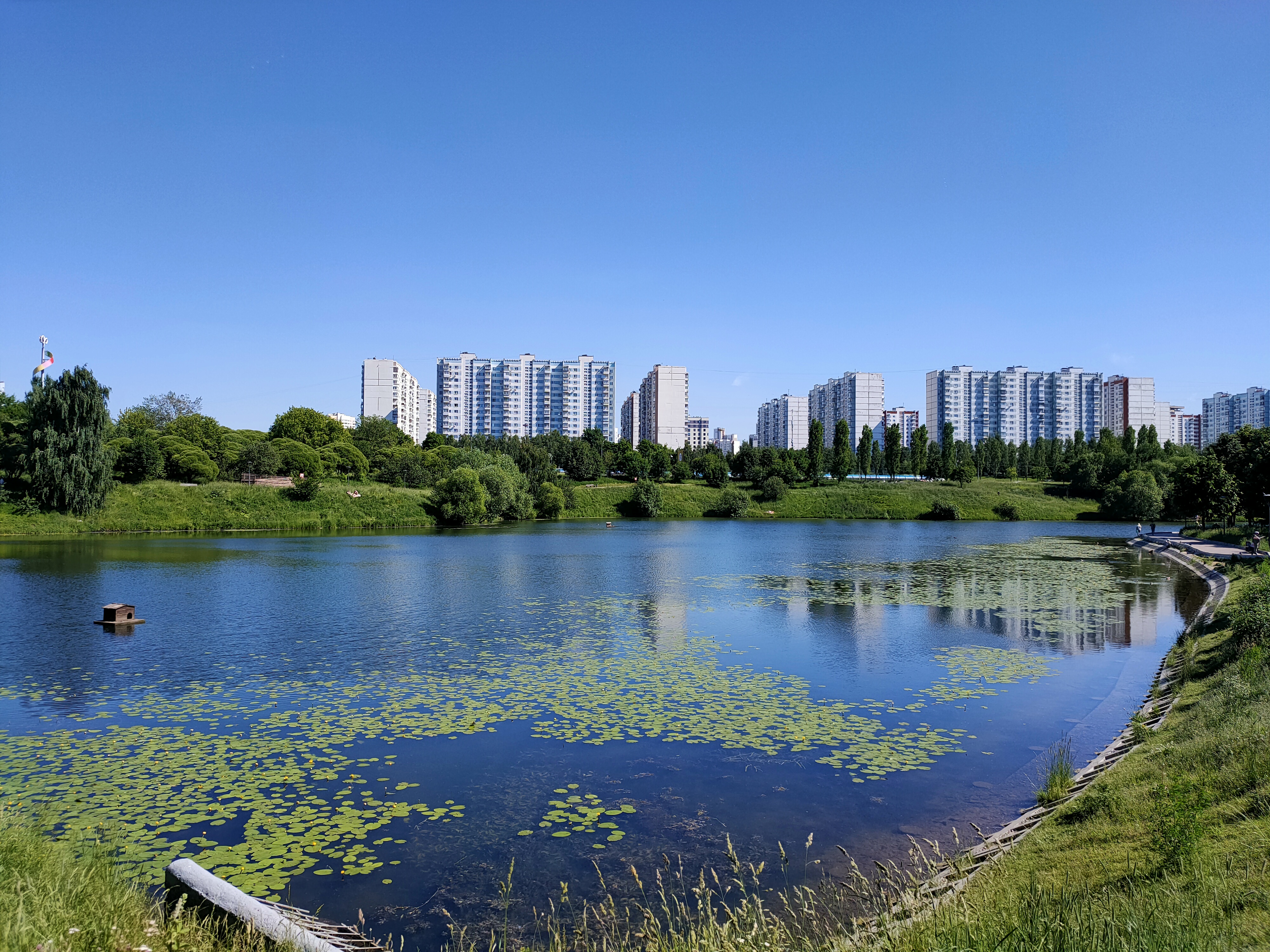 В реке Очаковке на западе Москвы нашли тело мужчины