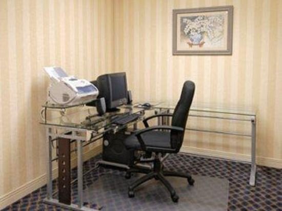 Фото Ramada by Wyndham London