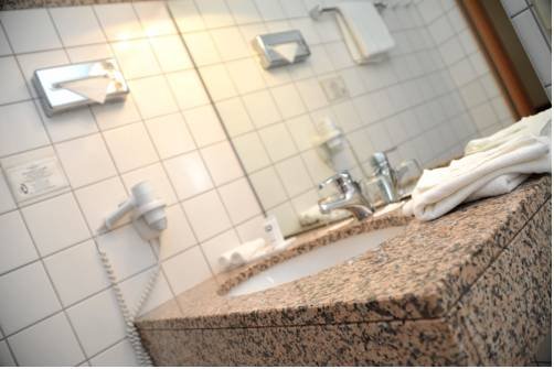 Фото Court Hotel