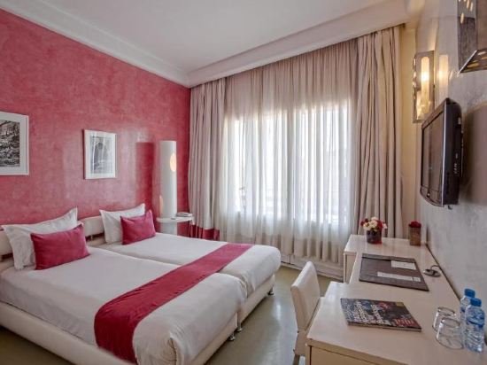 Фото La Renaissance Hotel