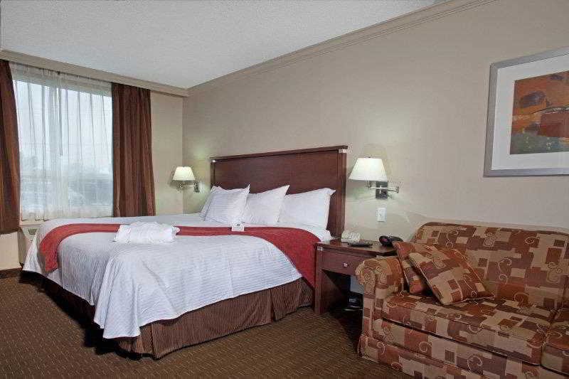 Фото Best Western Plus Guildwood Inn