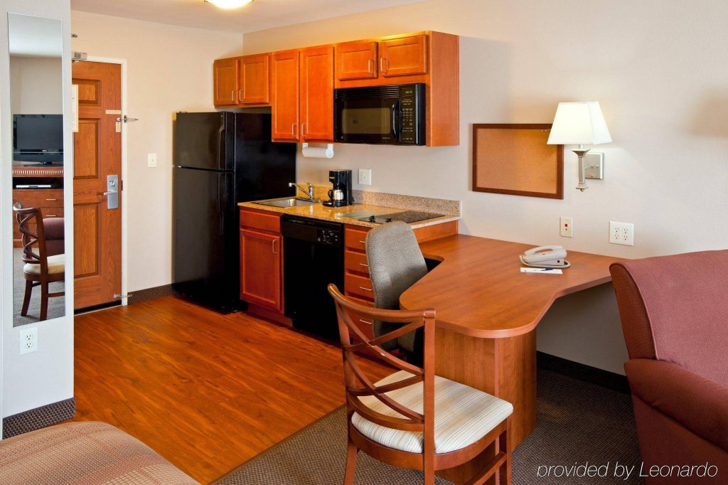 Фото Candlewood Suites Indianapolis Airport, an Ihg Hotel