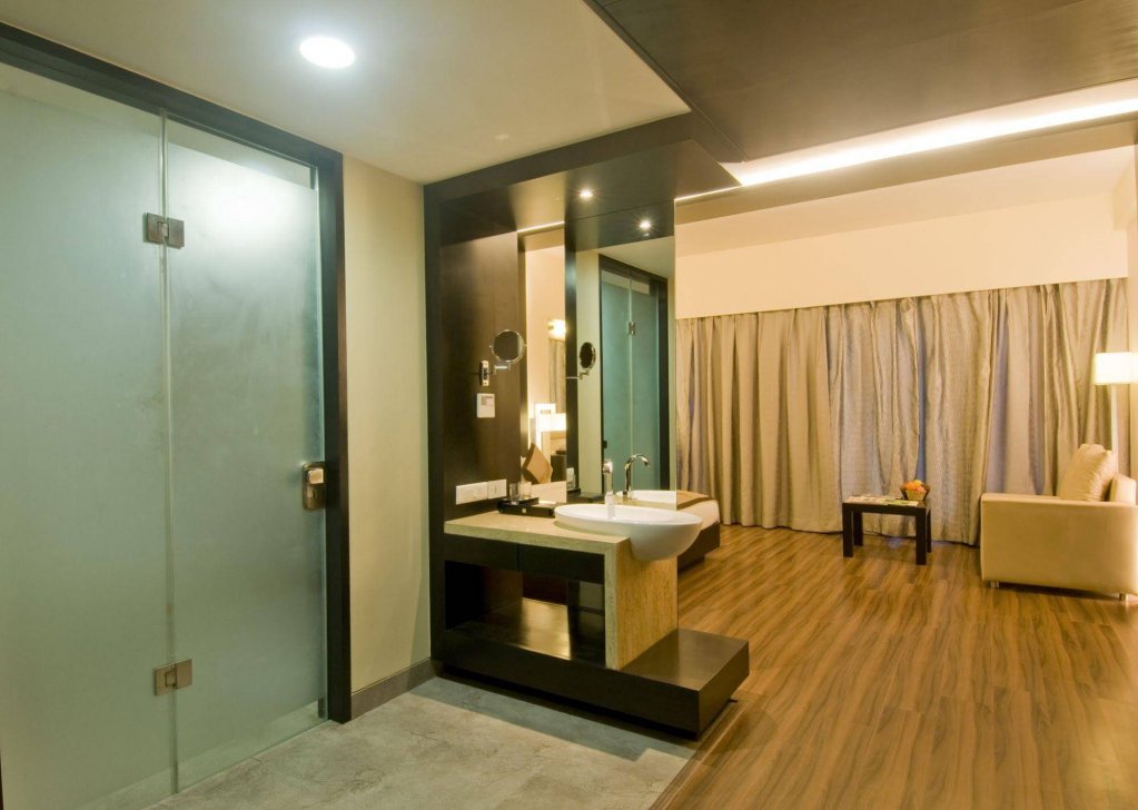 Фото Goldfinch Hotel Mumbai