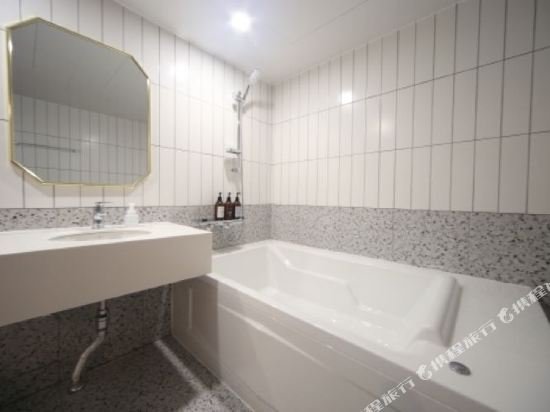 Фото The Stone Bridge Hotel