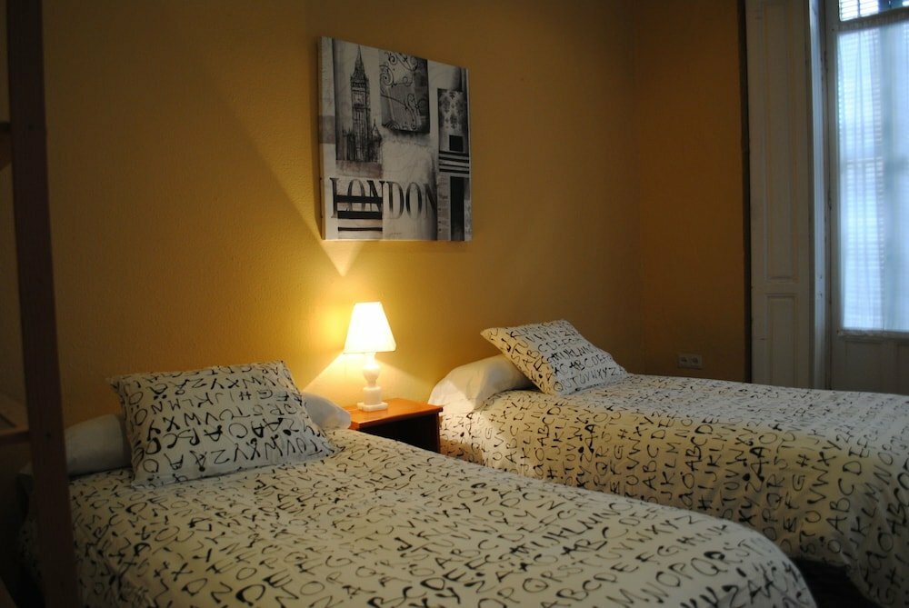 Hotel Pensión Residencia Universitaria Santa Paula, Malaga, photo