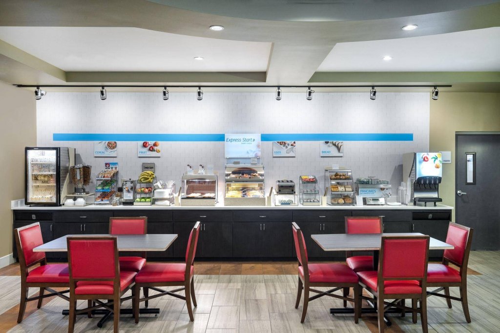 Фото Holiday Inn Express & Suites Lakeland South, an Ihg Hotel