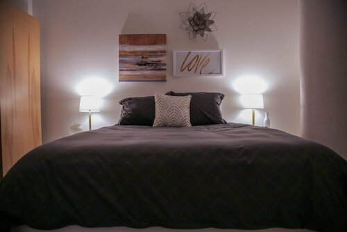 Гостиница Frontdesk - Wholesale District Downtown Indy Apts в Индианаполисе