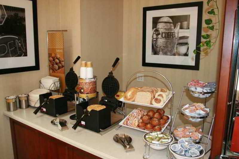 Фото Hampton Inn Cornelia