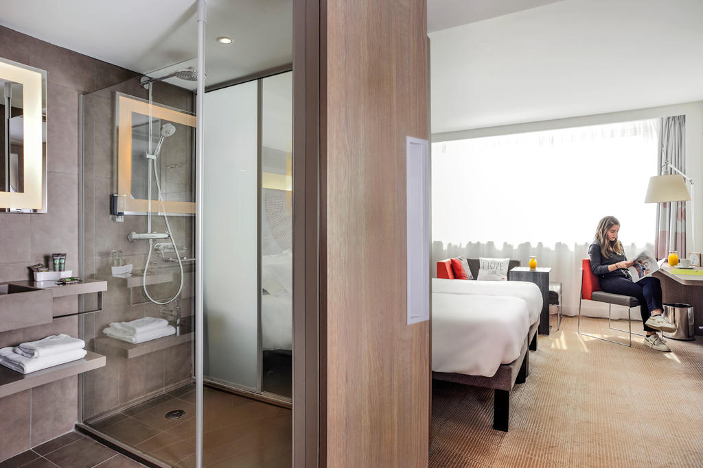 Фото Novotel Lyon Centre Confluence Bord de Saone