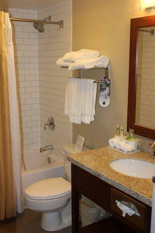 Фото Comfort Inn Madison - Downtown