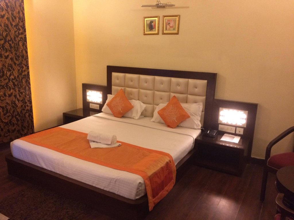 Фото Hotel Square 9 Inn