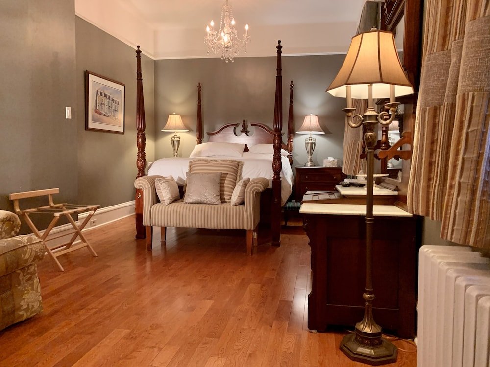 Фото Monroe House Executive Suites