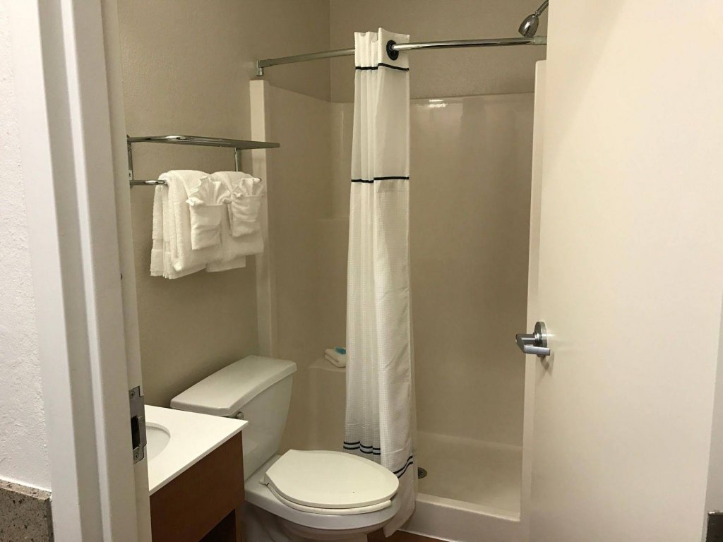 Фото HomeTowne Studios by Red Roof Fort Lauderdale