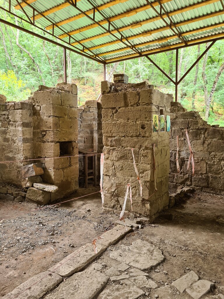 Landmark, attraction Раскопки средневековогго византийского православного собора Килиса-Кая, Republic of Crimea, photo