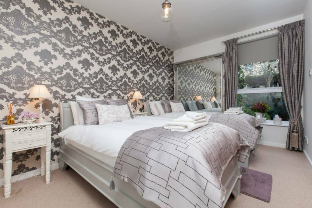 Short-term housing rental Holyrood Residence - Luxury Apartment With Parking, Edinburgh, photo