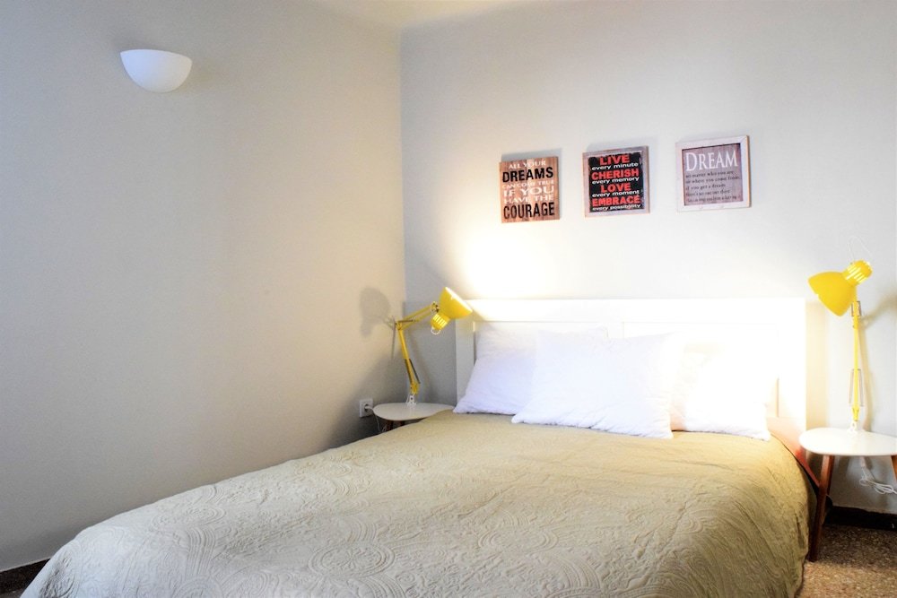 Фото Home Plus Psirri Apartment